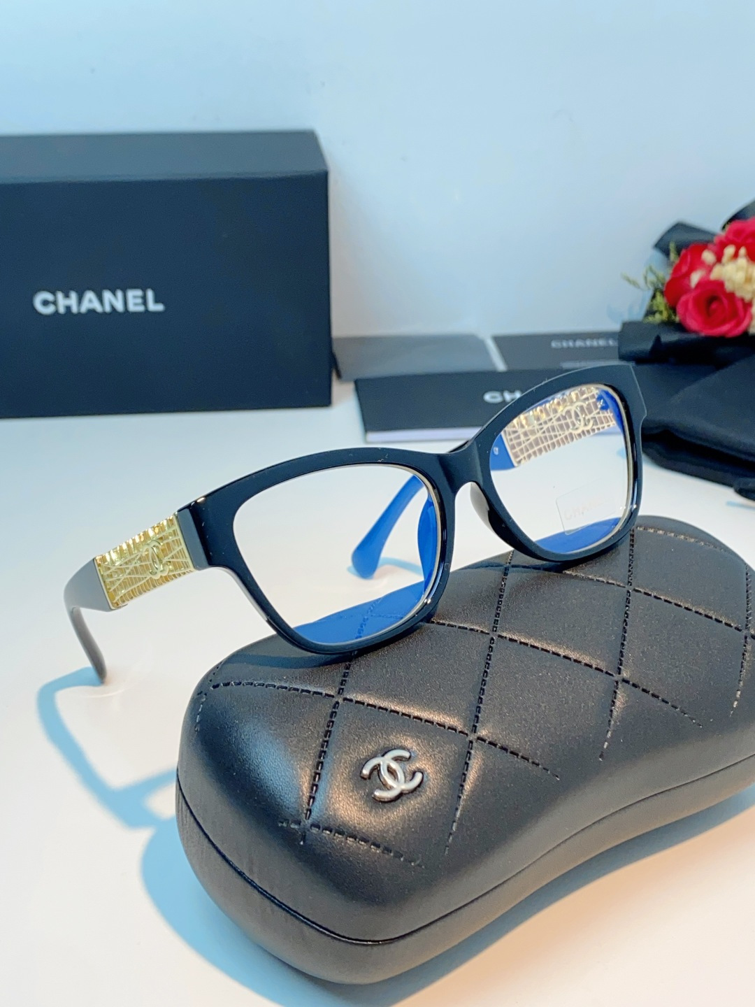 Chanel香奈儿 2026新款金饰墨镜，法式优雅永不落幕，菱格纹×双C，解锁贵气氛围感。通勤出街百搭不