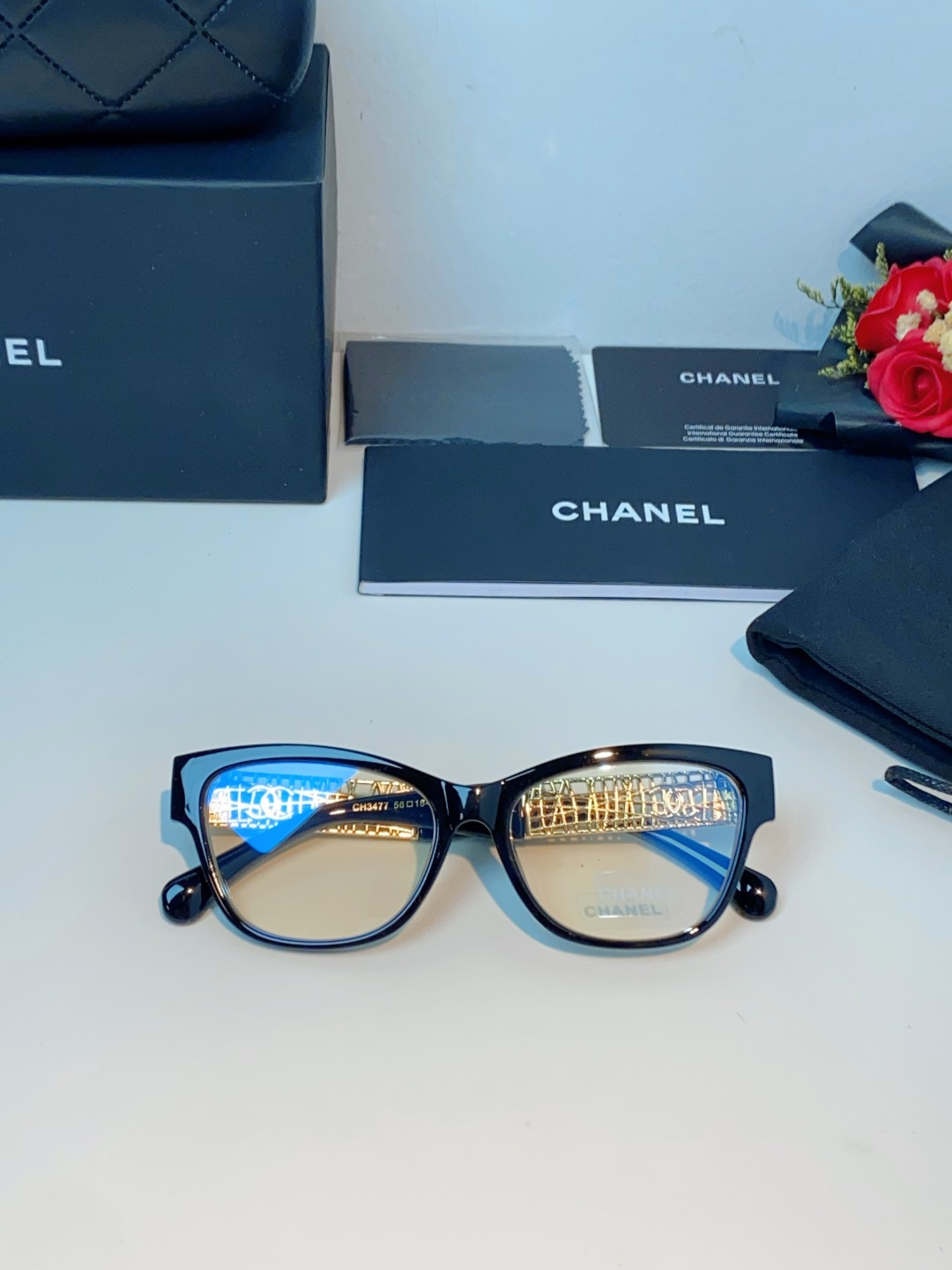 Chanel香奈儿 2026新款金饰墨镜，法式优雅永不落幕，菱格纹×双C，解锁贵气氛围感。通勤出街百搭不