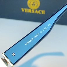 Versace范思哲美杜莎八角飞行员墨镜 | 定义男士奢潮态度 ✨范思哲标志性的美杜莎头像徽标为灵魂,将 Versace范思哲美杜莎八角飞行员墨镜 | 定义男士奢潮态度 ✨范思哲标志性的美杜莎头像徽标为灵魂,将