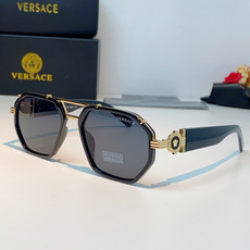 Versace范思哲美杜莎八角飞行员墨镜 | 定义男士奢潮态度 ✨范思哲标志性的美杜莎头像徽标为灵魂,将 Versace范思哲美杜莎八角飞行员墨镜 | 定义男士奢潮态度 ✨范思哲标志性的美杜莎头像徽标为灵魂,将