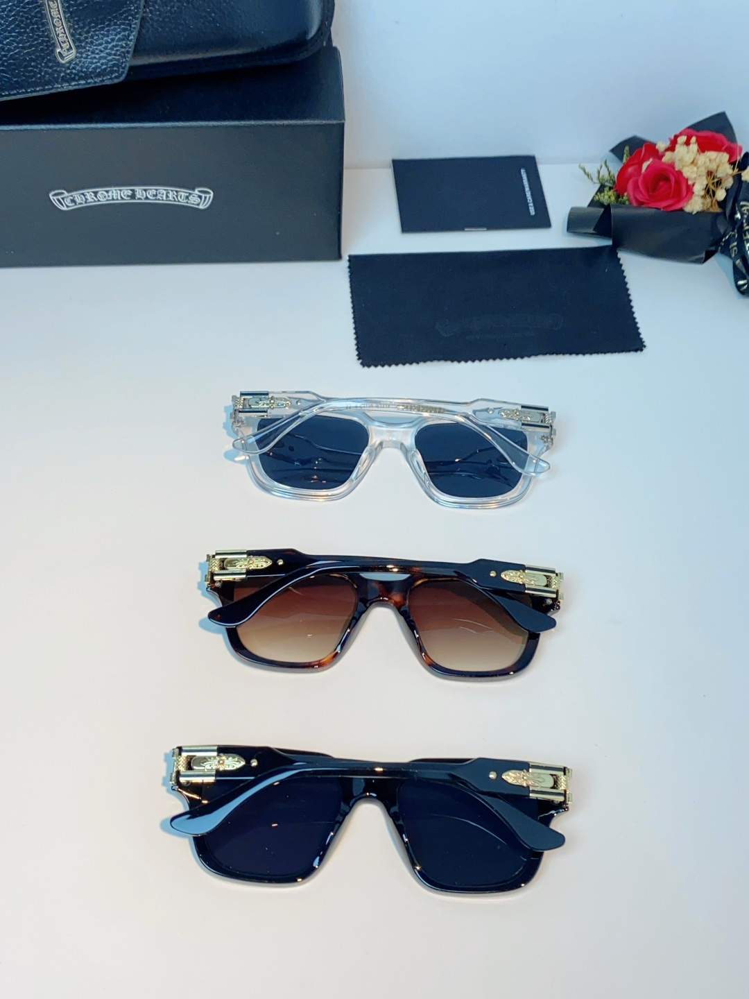 Chrome Hearts 克罗心 复古方框太阳镜，这副克罗心太阳镜，是美式街头奢华美学的标志性单品，也