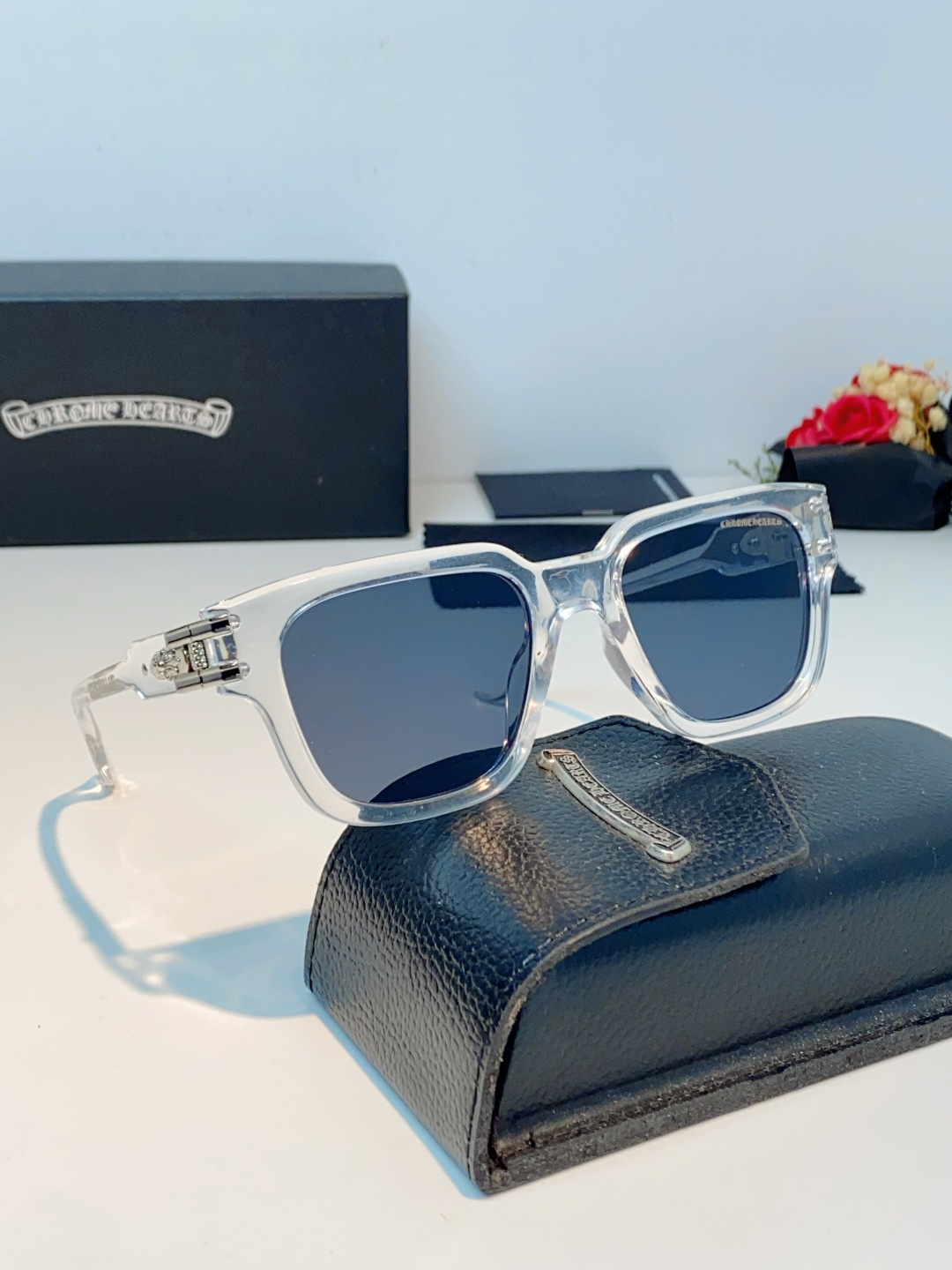 Chrome Hearts 克罗心 复古方框太阳镜，这副克罗心太阳镜，是美式街头奢华美学的标志性单品，也