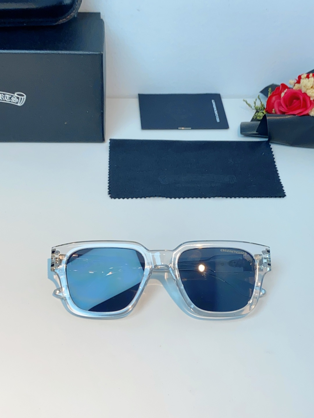 Chrome Hearts 克罗心 复古方框太阳镜，这副克罗心太阳镜，是美式街头奢华美学的标志性单品，也