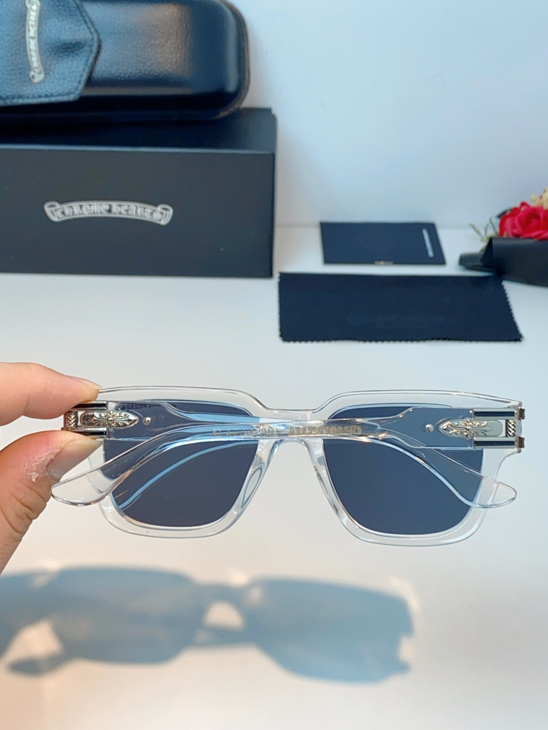 Chrome Hearts 克罗心 复古方框太阳镜，这副克罗心太阳镜，是美式街头奢华美学的标志性单品，也