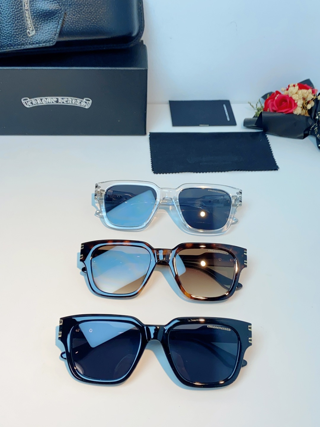 Chrome Hearts 克罗心 复古方框太阳镜，这副克罗心太阳镜，是美式街头奢华美学的标志性单品，也