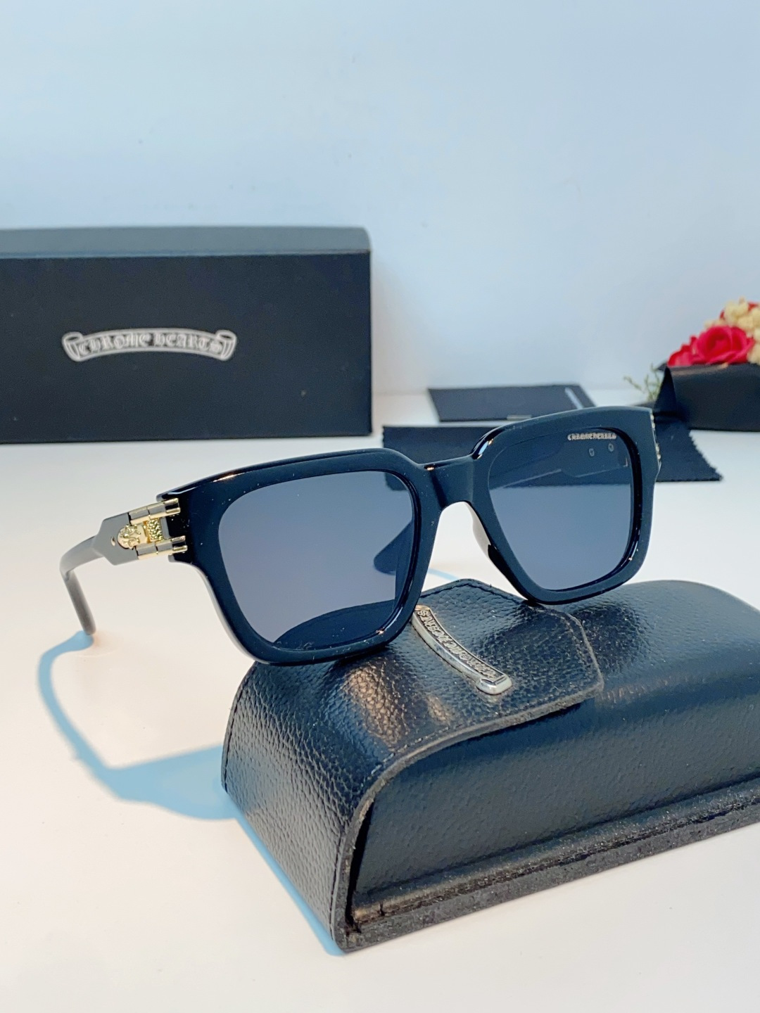 Chrome Hearts 克罗心 复古方框太阳镜，这副克罗心太阳镜，是美式街头奢华美学的标志性单品，也