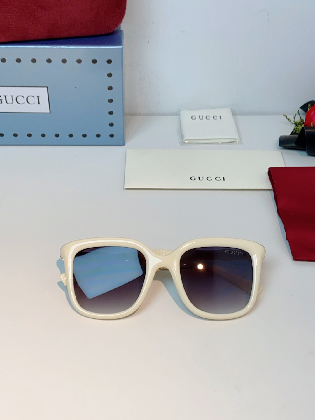 GUCCI古奇 2026新款竹节系列太阳镜，将品牌标志性的竹节元素与现代复古美学完美融合，是自带优雅气质