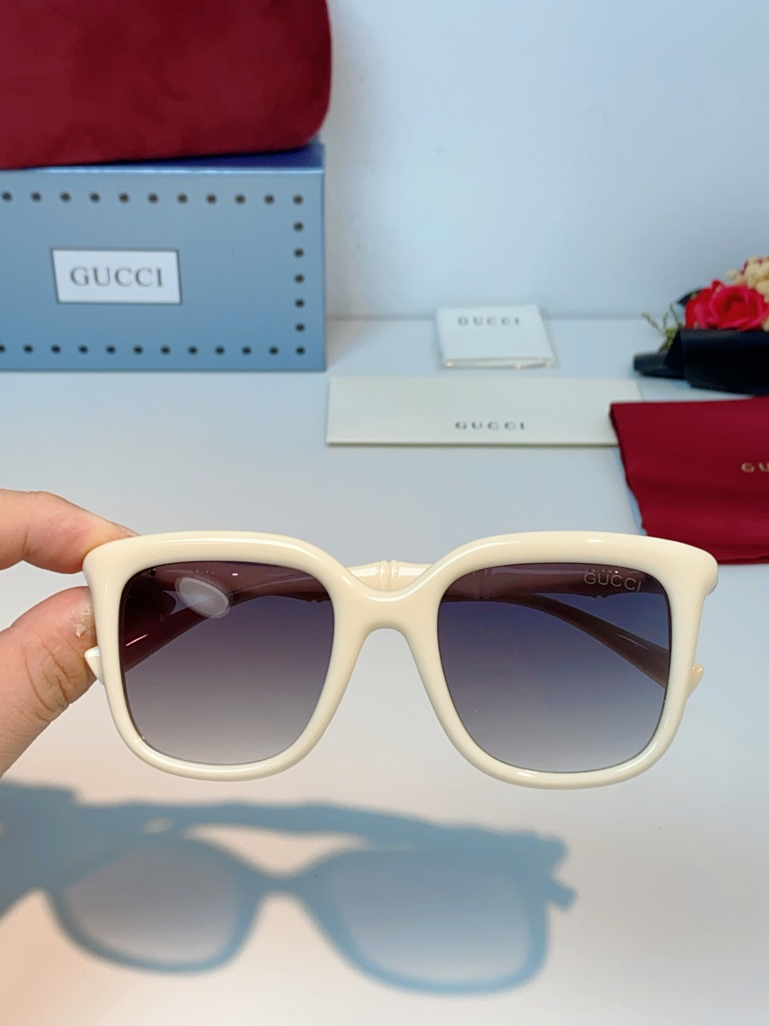 GUCCI古奇 2026新款竹节系列太阳镜，将品牌标志性的竹节元素与现代复古美学完美融合，是自带优雅气质