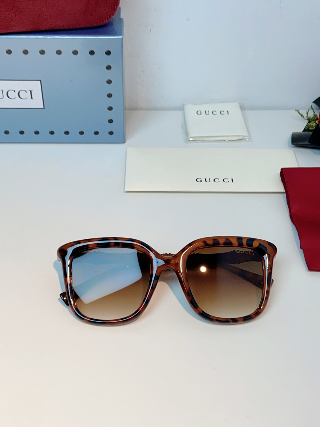 GUCCI古奇 2026新款竹节系列太阳镜，将品牌标志性的竹节元素与现代复古美学完美融合，是自带优雅气质