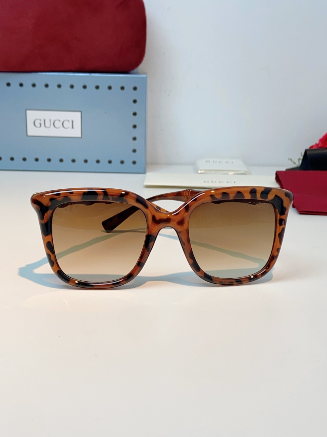 GUCCI古奇 2026新款竹节系列太阳镜，将品牌标志性的竹节元素与现代复古美学完美融合，是自带优雅气质