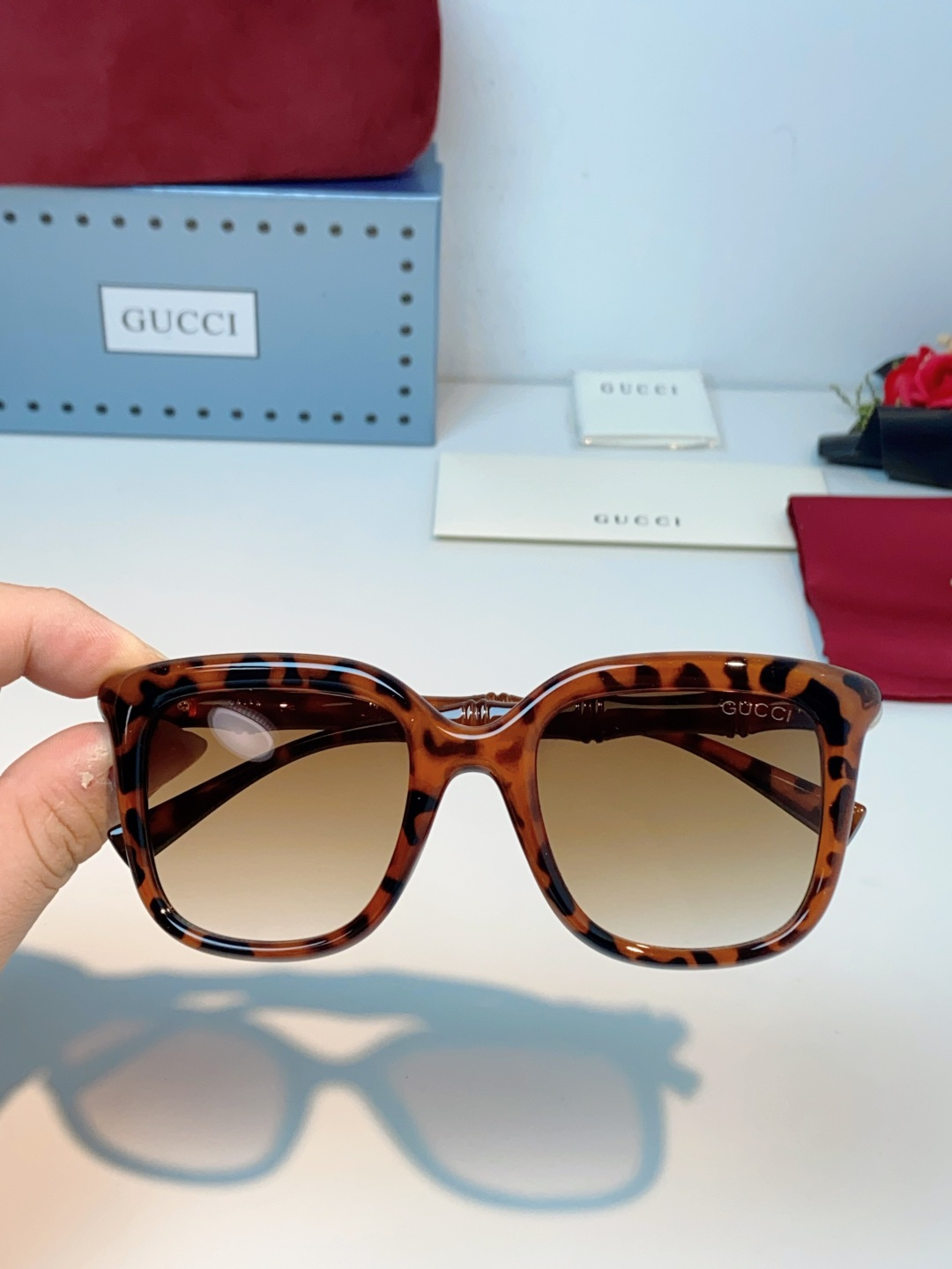 GUCCI古奇 2026新款竹节系列太阳镜，将品牌标志性的竹节元素与现代复古美学完美融合，是自带优雅气质