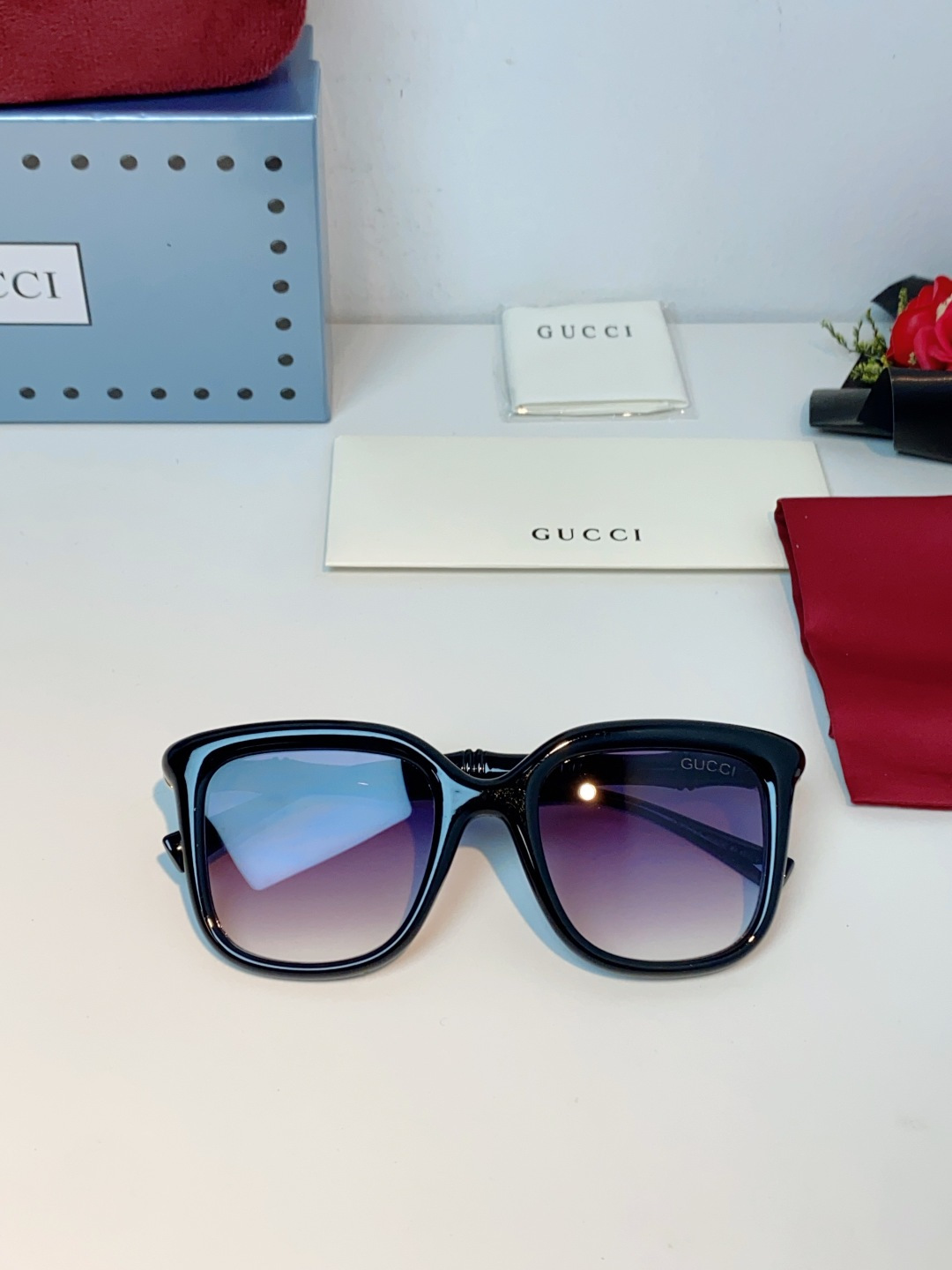 GUCCI古奇 2026新款竹节系列太阳镜，将品牌标志性的竹节元素与现代复古美学完美融合，是自带优雅气质