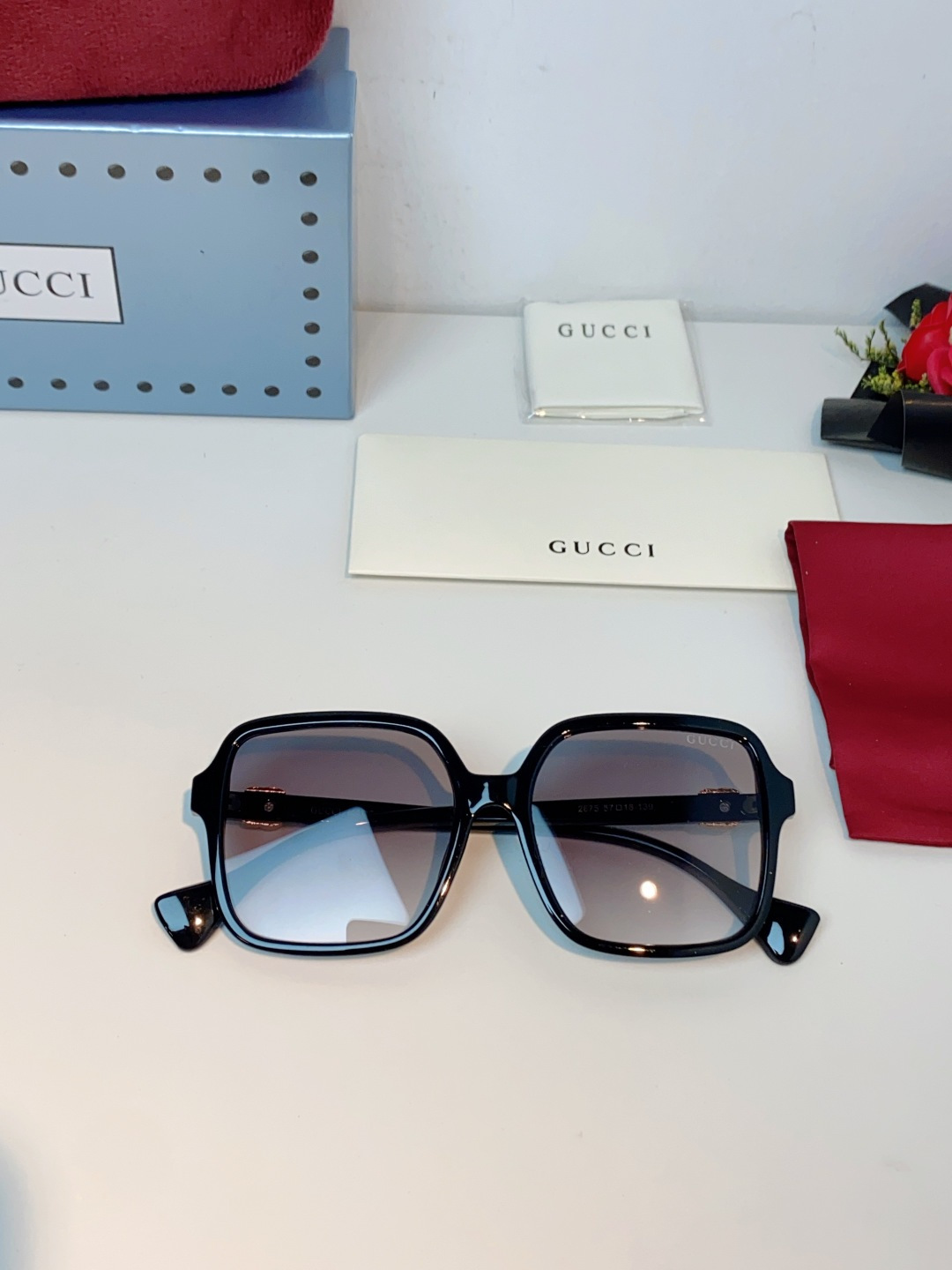 Gucci古奇 2026新款方形太阳镜，品牌标志性的复古与现代美学的完美融合。利落的大框方形廓形，自带“
