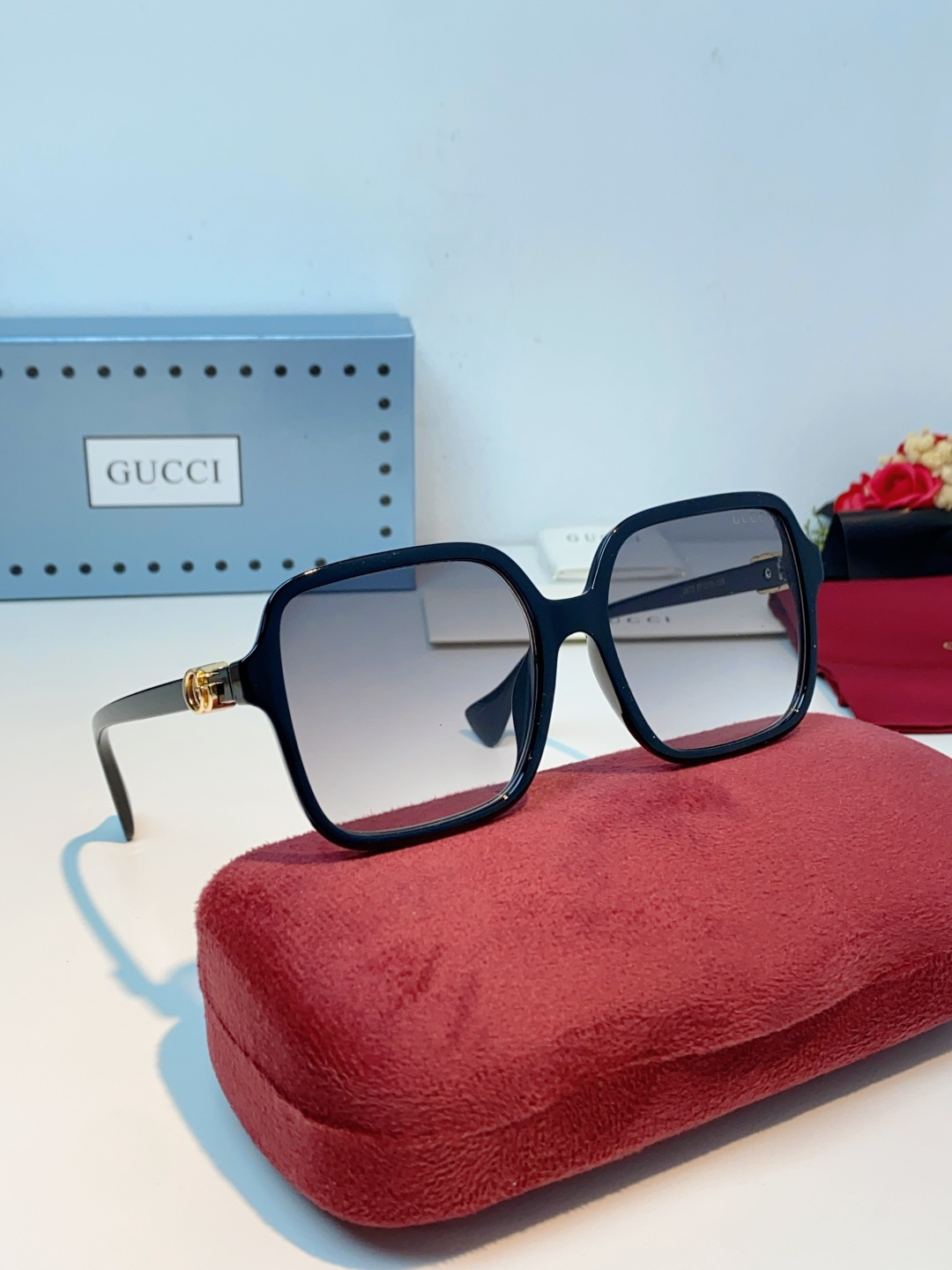 Gucci古奇 2026新款方形太阳镜，品牌标志性的复古与现代美学的完美融合。利落的大框方形廓形，自带“
