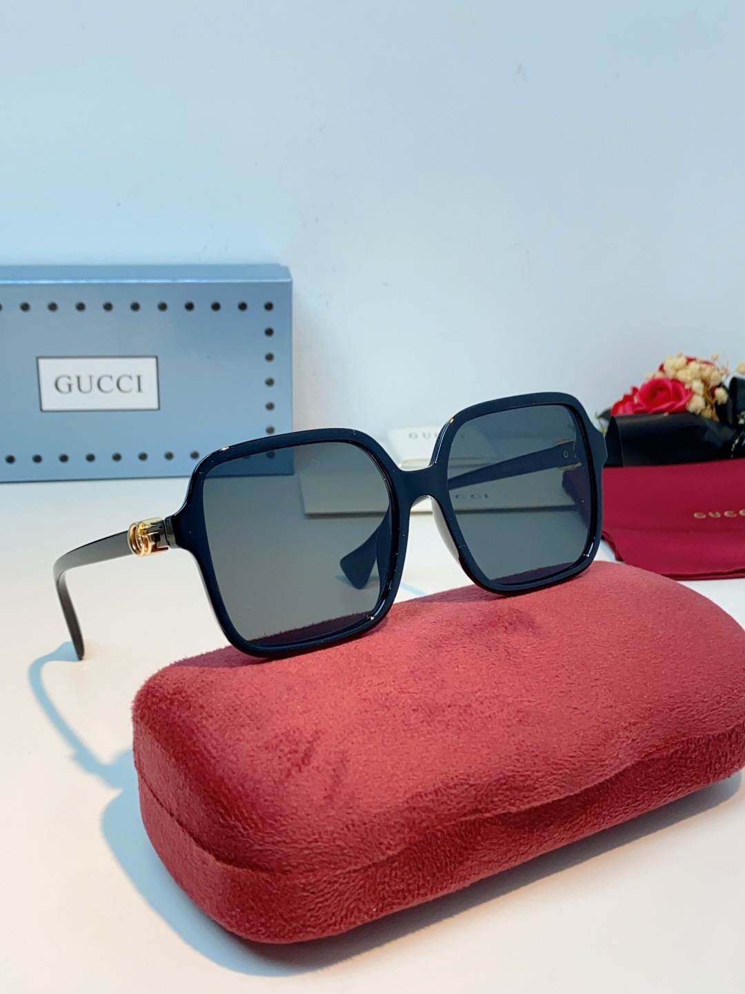 Gucci古奇 2026新款方形太阳镜，品牌标志性的复古与现代美学的完美融合。利落的大框方形廓形，自带“