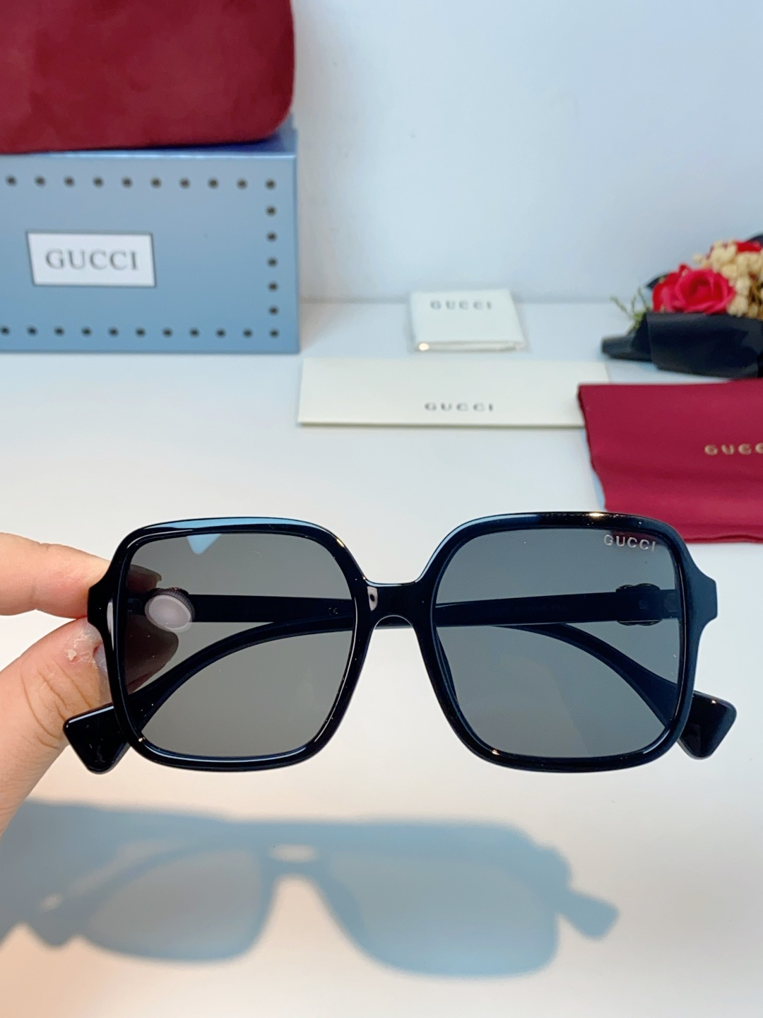 Gucci古奇 2026新款方形太阳镜，品牌标志性的复古与现代美学的完美融合。利落的大框方形廓形，自带“