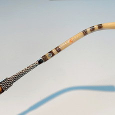 Burberry巴宝莉 英伦格调双梁太阳镜,将品牌标志性格纹元素融入设计细节。独特多边形镜框搭配精致金色 Burberry巴宝莉 英伦格调双梁太阳镜,将品牌标志性格纹元素融入设计细节。独特多边形镜框搭配精致金色
