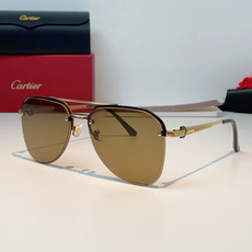 Cartier 飞行员款无框太阳镜,以品牌标志性的优雅格调,重塑都市绅士的日常造型。无框设计搭配精致金色 Cartier 飞行员款无框太阳镜,以品牌标志性的优雅格调,重塑都市绅士的日常造型。无框设计搭配精致金色