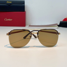 Cartier 飞行员款无框太阳镜,以品牌标志性的优雅格调,重塑都市绅士的日常造型。无框设计搭配精致金色 Cartier 飞行员款无框太阳镜,以品牌标志性的优雅格调,重塑都市绅士的日常造型。无框设计搭配精致金色