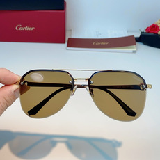 Cartier 飞行员款无框太阳镜,以品牌标志性的优雅格调,重塑都市绅士的日常造型。无框设计搭配精致金色 Cartier 飞行员款无框太阳镜,以品牌标志性的优雅格调,重塑都市绅士的日常造型。无框设计搭配精致金色
