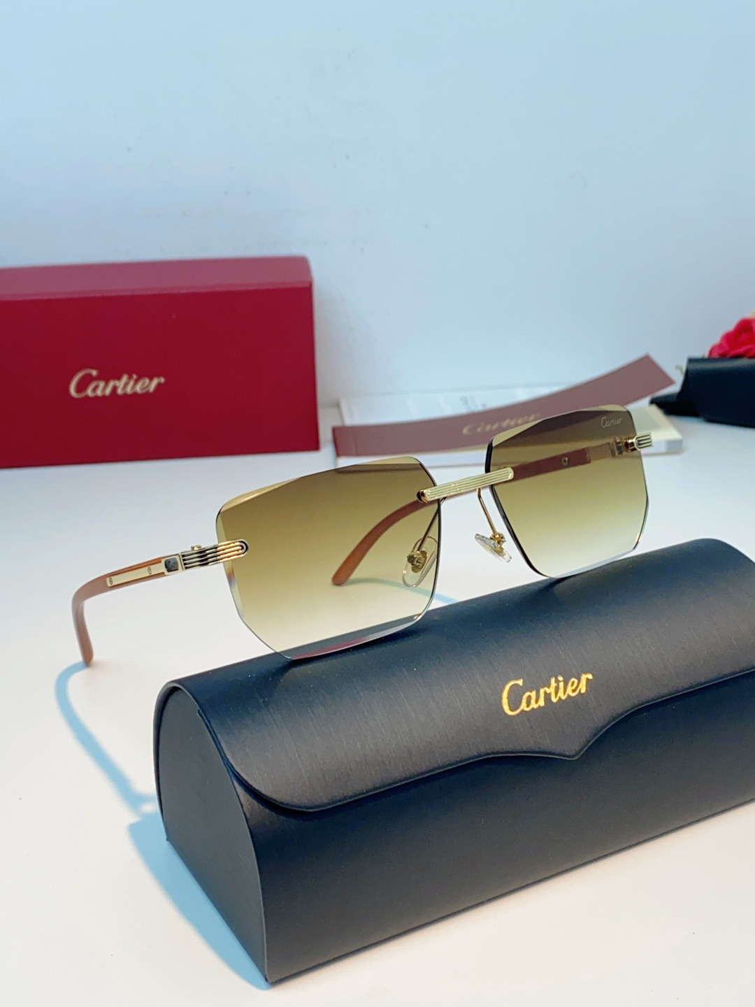Cartier卡地亚 这副墨镜，直接把“低调贵气”焊在脸上！✨谁懂啊！这副Cartier无框墨镜真的太绝