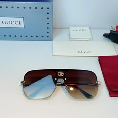 Gucci古奇 无框飞行员式太阳镜 | 气场全开的都市时髦单品这副墨镜采用无框一体式镜片设计,搭配标志性 Gucci古奇 无框飞行员式太阳镜 | 气场全开的都市时髦单品这副墨镜采用无框一体式镜片设计,搭配标志性