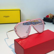Fendi芬迪 无框飞行员式太阳镜 | 摩登老花的先锋表达,这副墨镜以先锋的一体式无框设计为核心,利落的 Fendi芬迪 无框飞行员式太阳镜 | 摩登老花的先锋表达,这副墨镜以先锋的一体式无框设计为核心,利落的