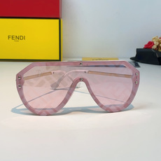 Fendi芬迪 无框飞行员式太阳镜 | 摩登老花的先锋表达,这副墨镜以先锋的一体式无框设计为核心,利落的 Fendi芬迪 无框飞行员式太阳镜 | 摩登老花的先锋表达,这副墨镜以先锋的一体式无框设计为核心,利落的