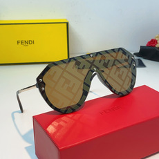 Fendi芬迪 无框飞行员式太阳镜 | 摩登老花的先锋表达,这副墨镜以先锋的一体式无框设计为核心,利落的 Fendi芬迪 无框飞行员式太阳镜 | 摩登老花的先锋表达,这副墨镜以先锋的一体式无框设计为核心,利落的