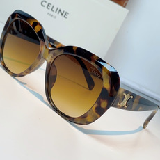 Celine赛林 凯旋门系列猫眼太阳镜 | 不费力的法式复古腔调这副墨镜以经典的猫眼轮廓为基底,高光镜框 Celine赛林 凯旋门系列猫眼太阳镜 | 不费力的法式复古腔调这副墨镜以经典的猫眼轮廓为基底,高光镜框