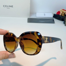 Celine赛林 凯旋门系列猫眼太阳镜 | 不费力的法式复古腔调这副墨镜以经典的猫眼轮廓为基底,高光镜框 Celine赛林 凯旋门系列猫眼太阳镜 | 不费力的法式复古腔调这副墨镜以经典的猫眼轮廓为基底,高光镜框