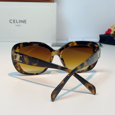 Celine赛林 凯旋门系列猫眼太阳镜 | 不费力的法式复古腔调这副墨镜以经典的猫眼轮廓为基底,高光镜框 Celine赛林 凯旋门系列猫眼太阳镜 | 不费力的法式复古腔调这副墨镜以经典的猫眼轮廓为基底,高光镜框