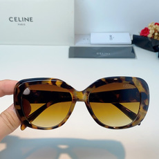 Celine赛林 凯旋门系列猫眼太阳镜 | 不费力的法式复古腔调这副墨镜以经典的猫眼轮廓为基底,高光镜框 Celine赛林 凯旋门系列猫眼太阳镜 | 不费力的法式复古腔调这副墨镜以经典的猫眼轮廓为基底,高光镜框