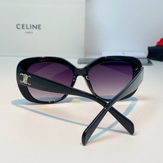 Celine赛林 凯旋门系列猫眼太阳镜 | 不费力的法式复古腔调这副墨镜以经典的猫眼轮廓为基底,高光镜框 Celine赛林 凯旋门系列猫眼太阳镜 | 不费力的法式复古腔调这副墨镜以经典的猫眼轮廓为基底,高光镜框