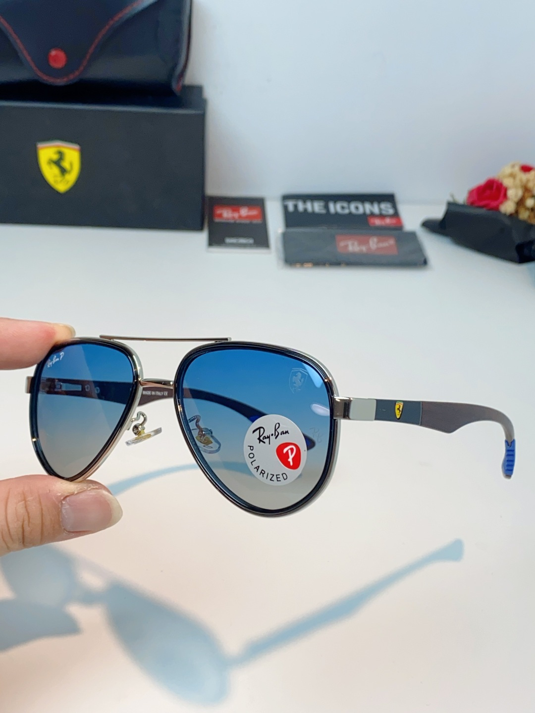 RayBan雷朋 × 法拉利 2026新款联名飞行员偏光太阳镜 | 速度与经典的碰撞这副墨镜以经典的飞行