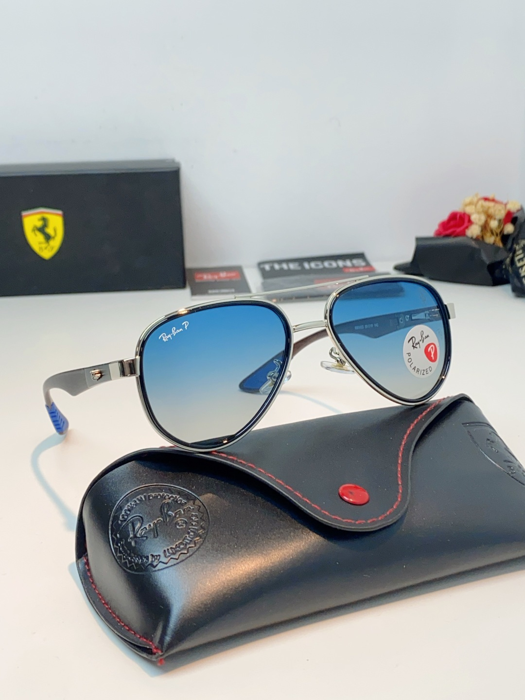RayBan雷朋 × 法拉利 2026新款联名飞行员偏光太阳镜 | 速度与经典的碰撞这副墨镜以经典的飞行