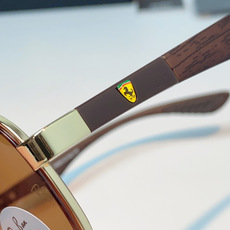 RayBan雷朋 × 法拉利 2026新款联名飞行员偏光太阳镜 | 速度与经典的碰撞这副墨镜以经典的飞行 RayBan雷朋 × 法拉利 2026新款联名飞行员偏光太阳镜 | 速度与经典的碰撞这副墨镜以经典的飞行