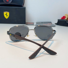 RayBan雷朋 × 法拉利 2026新款联名飞行员偏光太阳镜 | 速度与经典的碰撞这副墨镜以经典的飞行 RayBan雷朋 × 法拉利 2026新款联名飞行员偏光太阳镜 | 速度与经典的碰撞这副墨镜以经典的飞行
