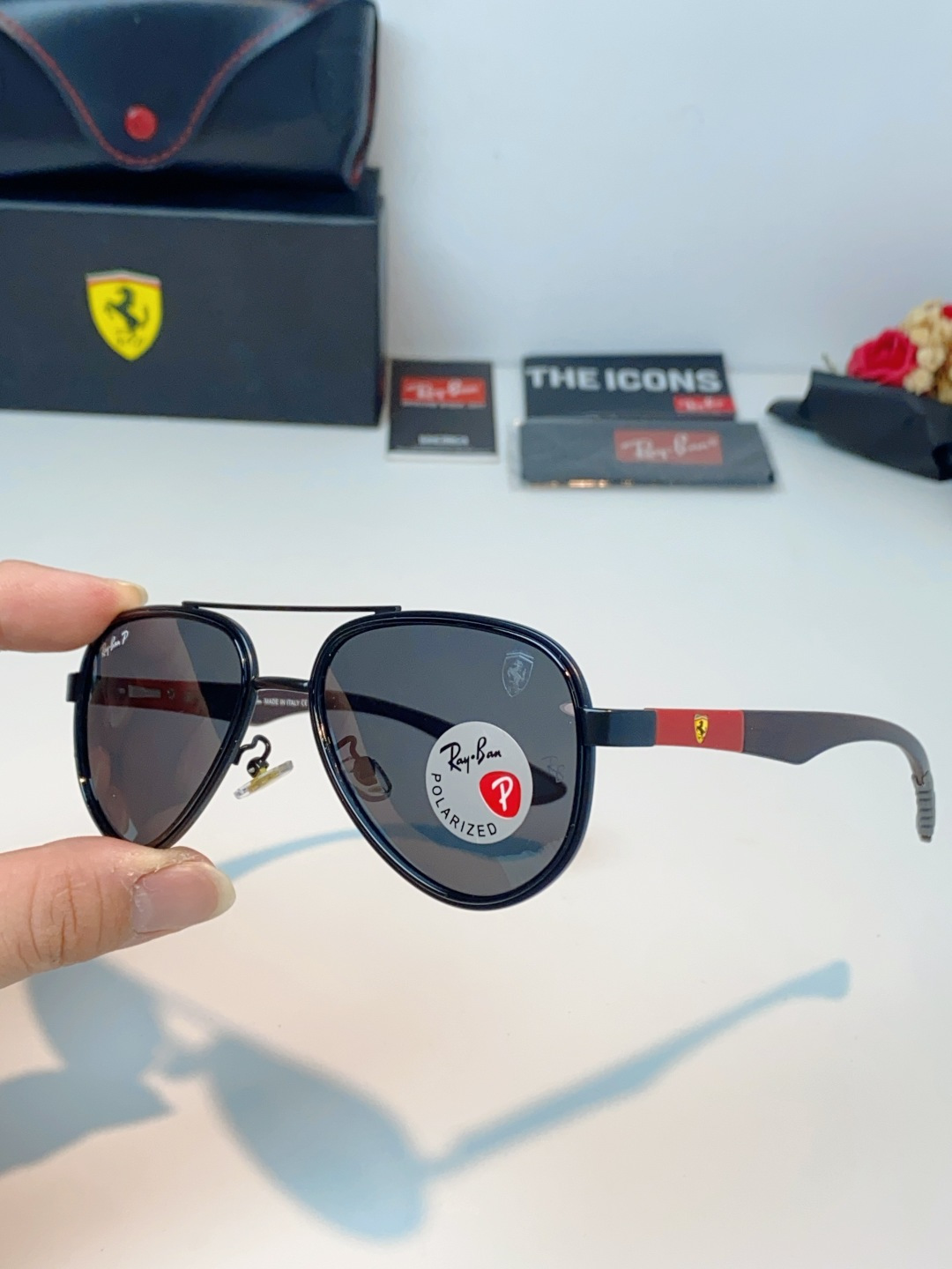 RayBan雷朋 × 法拉利 2026新款联名飞行员偏光太阳镜 | 速度与经典的碰撞这副墨镜以经典的飞行