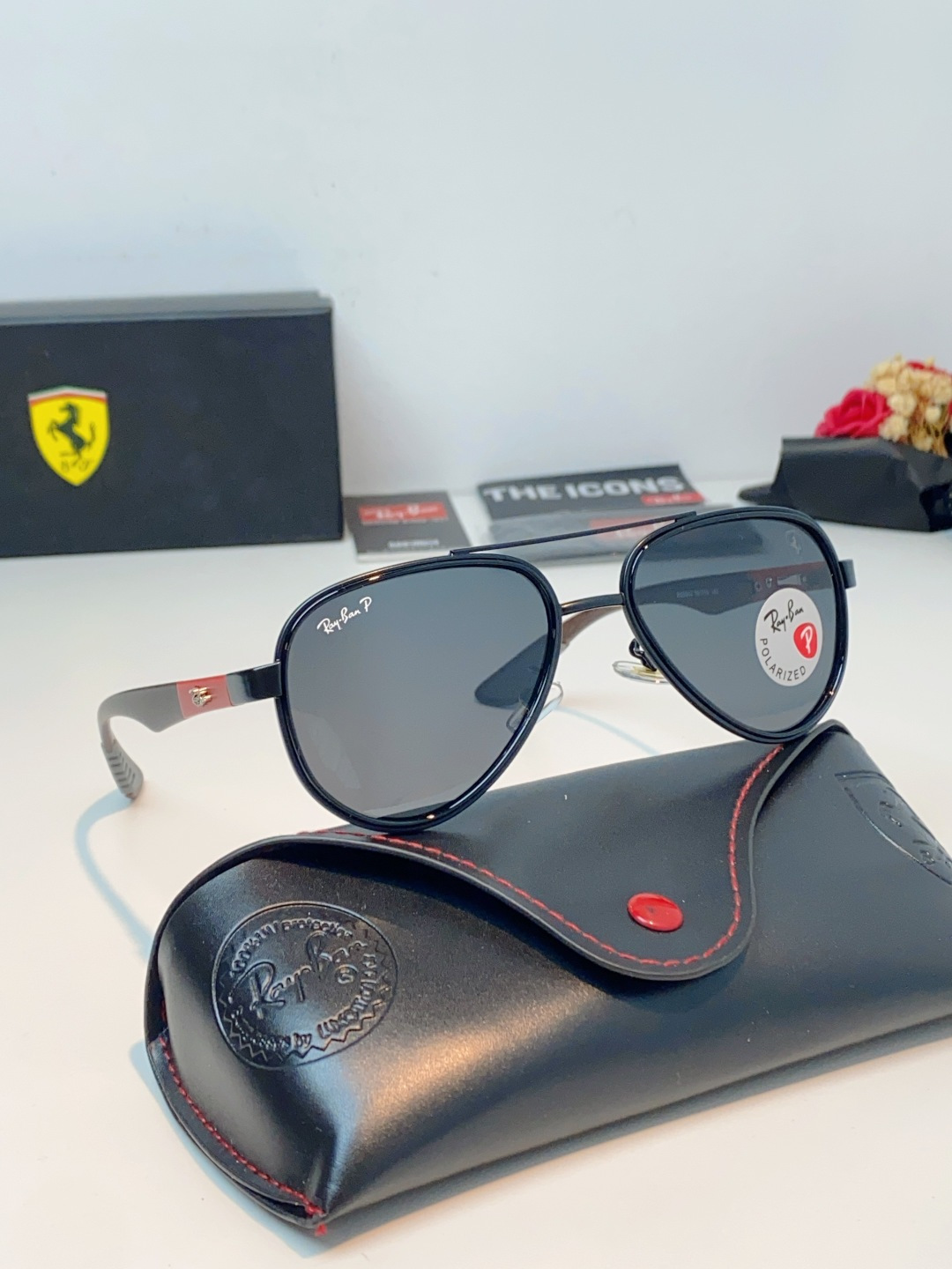 RayBan雷朋 × 法拉利 2026新款联名飞行员偏光太阳镜 | 速度与经典的碰撞这副墨镜以经典的飞行