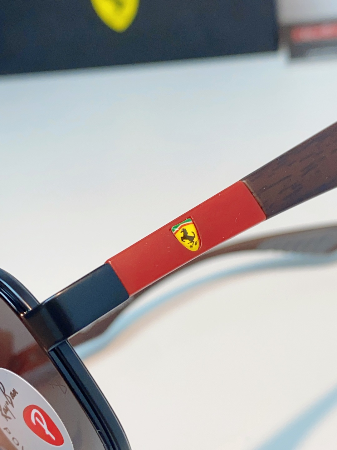 RayBan雷朋 × 法拉利 2026新款联名飞行员偏光太阳镜 | 速度与经典的碰撞这副墨镜以经典的飞行
