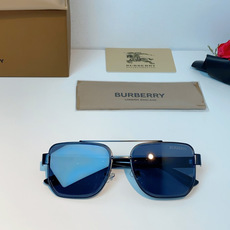 Burberry巴宝莉 2026新款双梁男士方框墨镜,纯正英伦格调,经典格纹再度回归,亮泽金边勾勒利落方 Burberry巴宝莉 2026新款双梁男士方框墨镜,纯正英伦格调,经典格纹再度回归,亮泽金边勾勒利落方