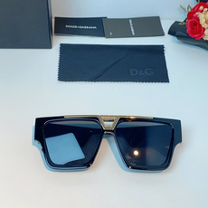 Dolce&Gabbana杜嘉班纳 2026重磅方正大框墨镜,自带意式奢华气场。亮黑高光泽粗框搭配立体金 Dolce&Gabbana杜嘉班纳 2026重磅方正大框墨镜,自带意式奢华气场。亮黑高光泽粗框搭配立体金