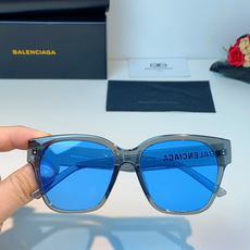 Balenciaga巴黎世家 2026新款先锋街头设计风格,这副经典方框墨镜兼顾日常百搭与潮流辨识度。亮 Balenciaga巴黎世家 2026新款先锋街头设计风格,这副经典方框墨镜兼顾日常百搭与潮流辨识度。亮