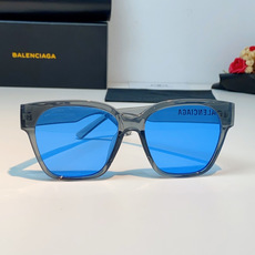 Balenciaga巴黎世家 2026新款先锋街头设计风格,这副经典方框墨镜兼顾日常百搭与潮流辨识度。亮 Balenciaga巴黎世家 2026新款先锋街头设计风格,这副经典方框墨镜兼顾日常百搭与潮流辨识度。亮