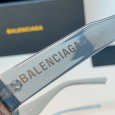 Balenciaga巴黎世家 2026新款先锋街头设计风格,这副经典方框墨镜兼顾日常百搭与潮流辨识度。亮 Balenciaga巴黎世家 2026新款先锋街头设计风格,这副经典方框墨镜兼顾日常百搭与潮流辨识度。亮