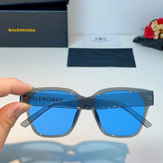 Balenciaga巴黎世家 2026新款先锋街头设计风格,这副经典方框墨镜兼顾日常百搭与潮流辨识度。亮 Balenciaga巴黎世家 2026新款先锋街头设计风格,这副经典方框墨镜兼顾日常百搭与潮流辨识度。亮