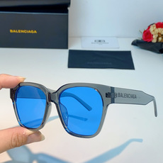 Balenciaga巴黎世家 2026新款先锋街头设计风格,这副经典方框墨镜兼顾日常百搭与潮流辨识度。亮 Balenciaga巴黎世家 2026新款先锋街头设计风格,这副经典方框墨镜兼顾日常百搭与潮流辨识度。亮