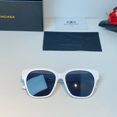 Balenciaga巴黎世家 2026新款先锋街头设计风格,这副经典方框墨镜兼顾日常百搭与潮流辨识度。亮 Balenciaga巴黎世家 2026新款先锋街头设计风格,这副经典方框墨镜兼顾日常百搭与潮流辨识度。亮