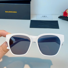 Balenciaga巴黎世家 2026新款先锋街头设计风格,这副经典方框墨镜兼顾日常百搭与潮流辨识度。亮 Balenciaga巴黎世家 2026新款先锋街头设计风格,这副经典方框墨镜兼顾日常百搭与潮流辨识度。亮